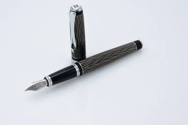 Füllfederhalter Excellence A+ Wave guillochiert lapis