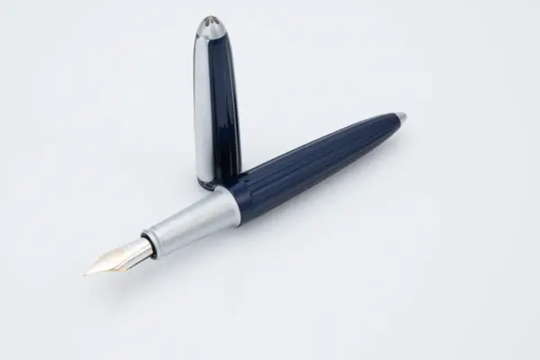 Aero lacquered 14 ct fountain pen