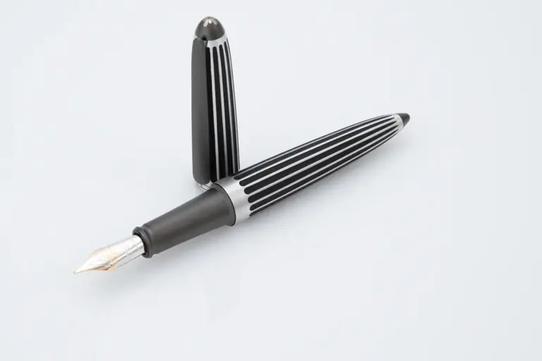 Aero Stripe 14 ct fountain pen