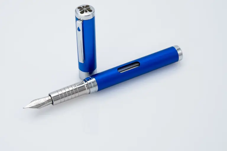 Nexus chrome fountain pen