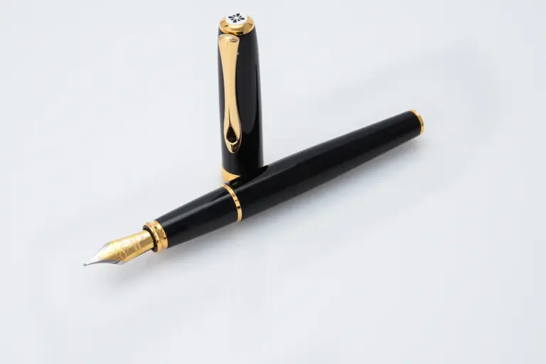 Excellence A2 gold lacquer fountain pen