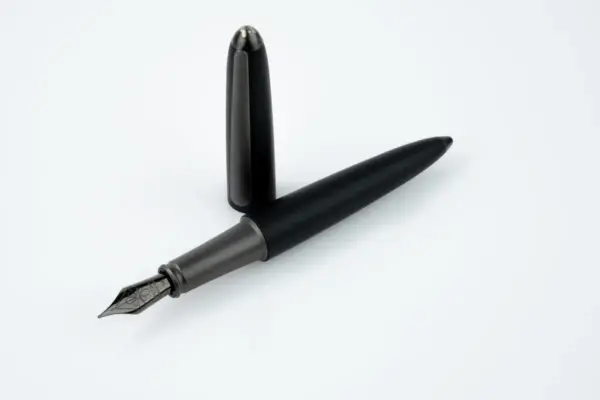 Stylo Plume Aero Pure black
